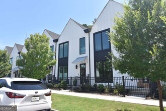 Building Photo - 137 Pearl St