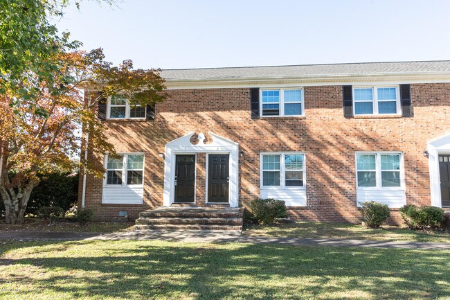 Building Photo - 331 Richlands Ave