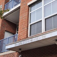 Building Photo - 3 GREENWICH Dr