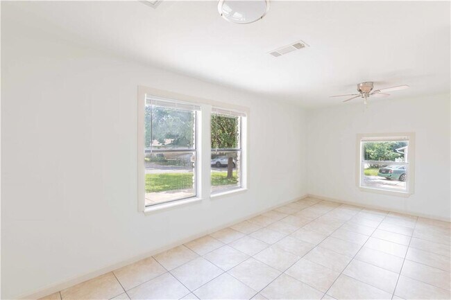 Building Photo - 2007 Meadowridge Dr