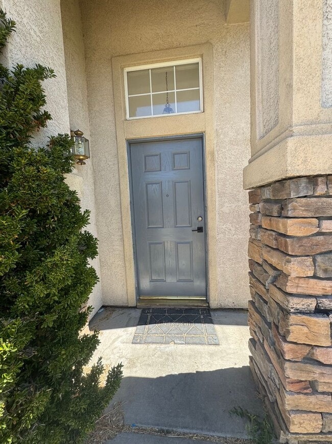 Building Photo - Great Location! 4BD and 2.5BA recently rem...