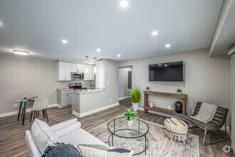 1BR, 1BA - 663SF - Living Room - Renaissance Hills