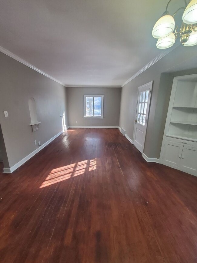 Building Photo - 2 Bedroom Single Family