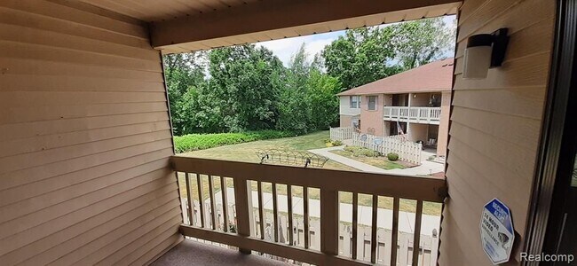 Building Photo - 61210 Greenwood Dr