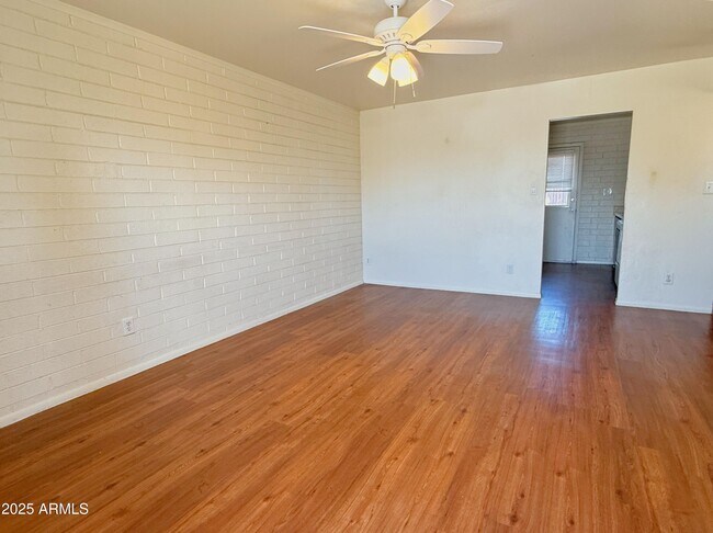 Foto del edificio - 1240 W Dunlap Ave