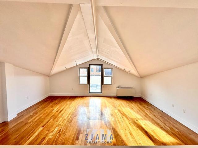 Foto principal - 2 bedroom in Brooklyn NY 11238