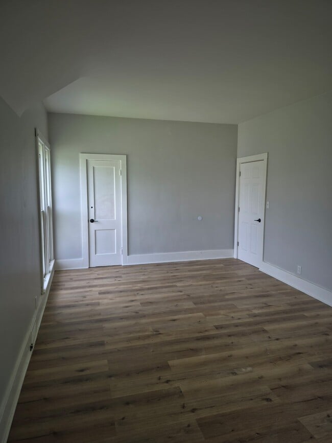 Building Photo - 403 Hopley Ave