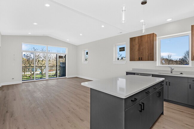Foto del edificio - 623 E 60th St