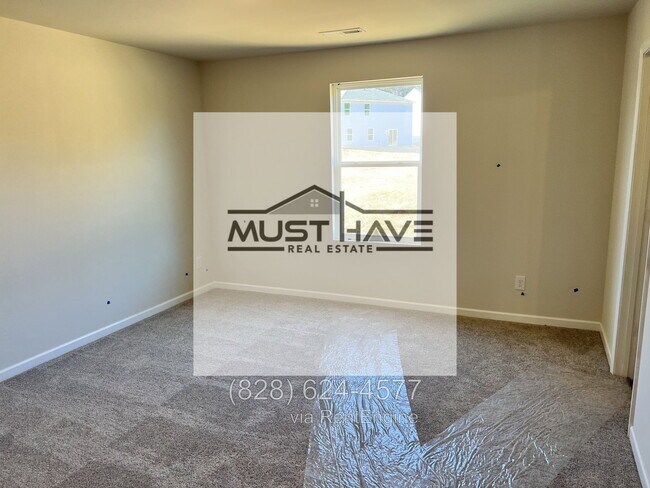 Building Photo - 1600 Berkshire Dr