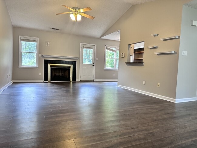 Foto del edificio - 634 Greystone Ave