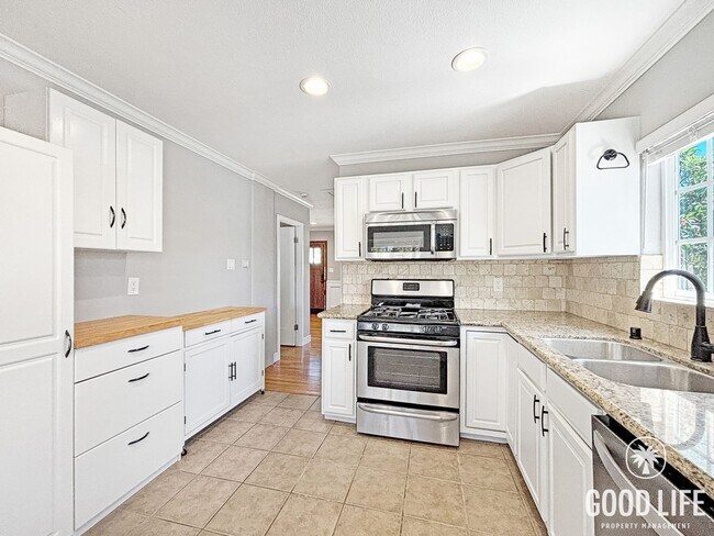 Building Photo - Cozy 2 bedroom, 1 bathroom home in North Park!