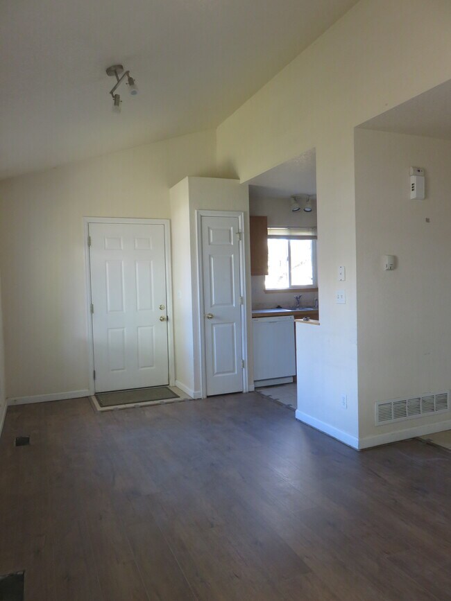 Living room - 406 E Geneseo St