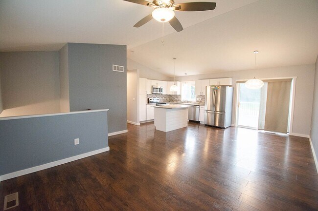 Foto del edificio - Gorgeous 4br home on nice lot with no backyard neighbors!