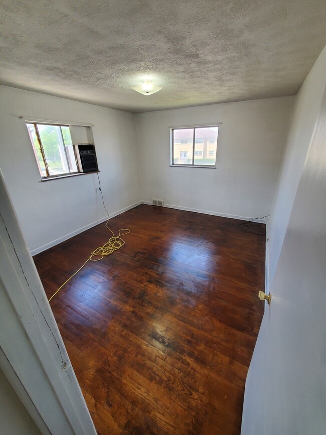 Building Photo - 25 Brookwood Ave