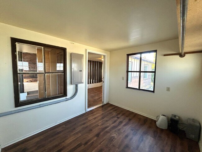 Foto del edificio - Unique 5 Bedroom Home