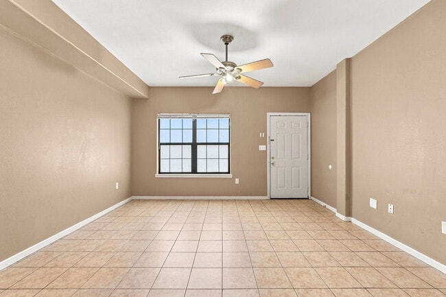 Building Photo - 1718 Roxella St