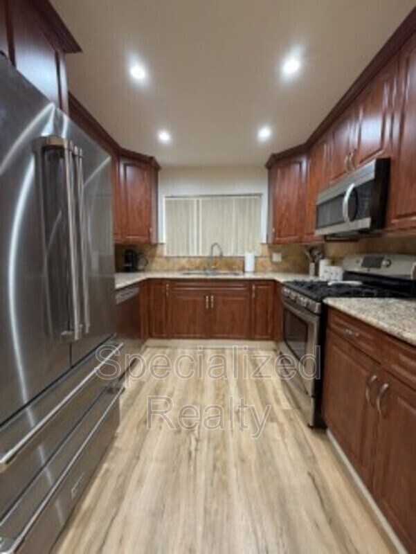 Foto del edificio - 1020 Davis Ave