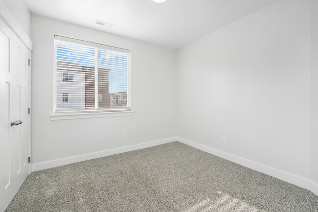 Foto del edificio - 372 W 750 N