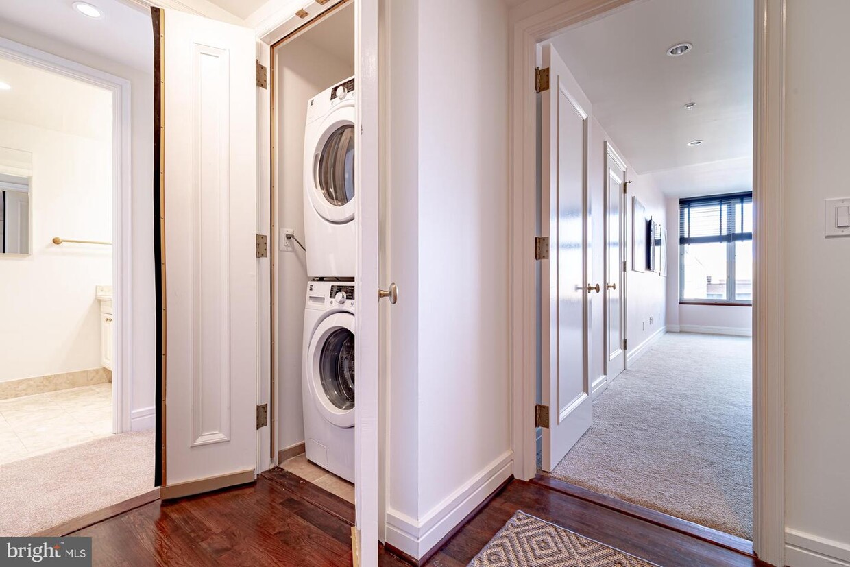 Foto principal - 1155 23rd St NW