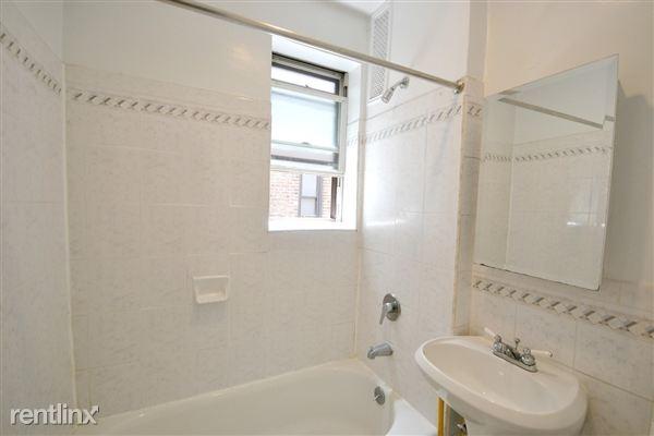 Building Photo - 314 E 100th St