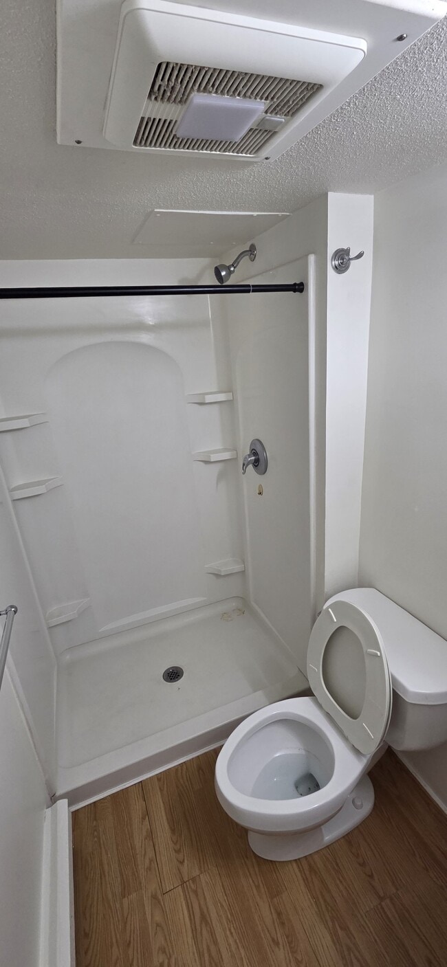 Apartment 6, Bathroom - 328 College St