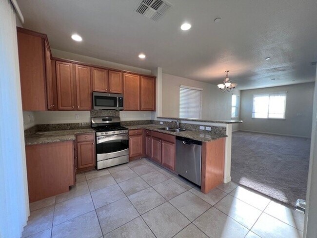 Foto del edificio - Freshly painted home with new carpet.