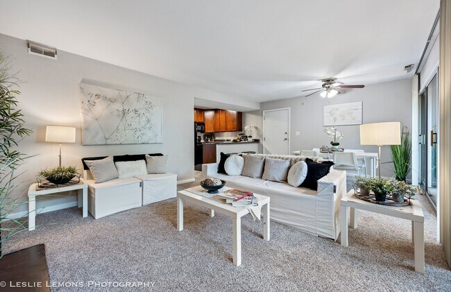 Foto del edificio - 5811 Oakwood Dr