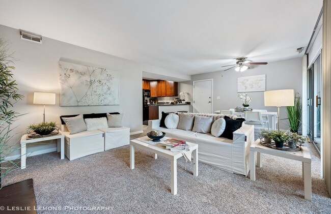 Building Photo - 5811 Oakwood Dr
