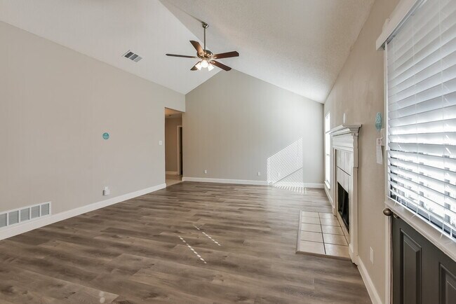 Foto del edificio - 813 Globe Ave