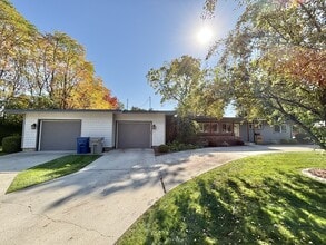 Building Photo - 6917 W Randolph Dr