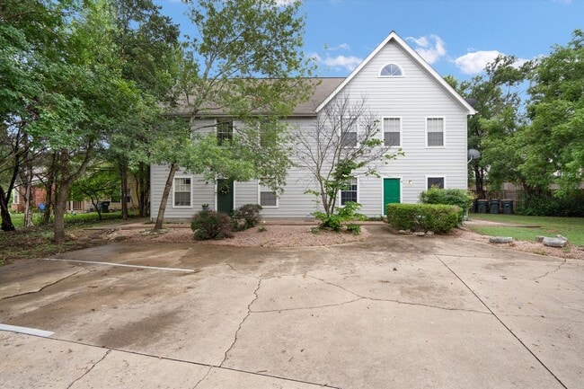 Foto del edificio - 2908 Whisper Oaks Ln