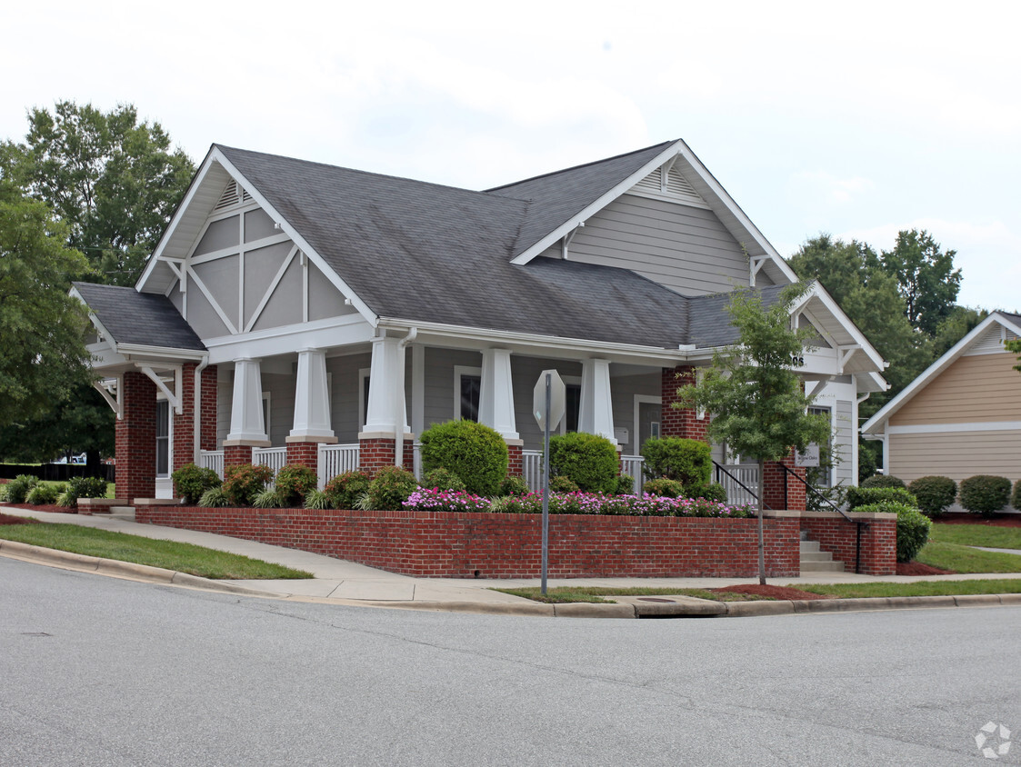 Building Photo - The Villas at Willow Oaks