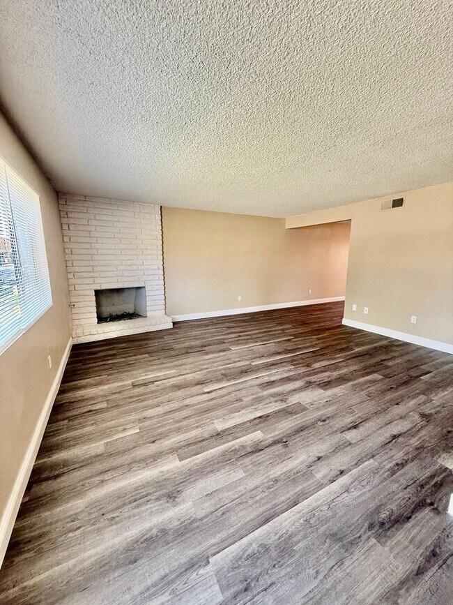 Foto del edificio - 5101 Hunter Ave