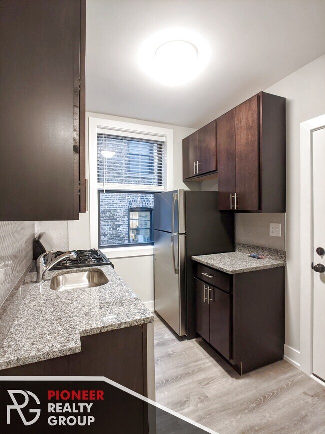 Foto del edificio - 711 W Brompton Ave