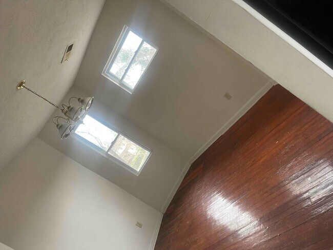 Foto del edificio - 3308 Elgin Ave