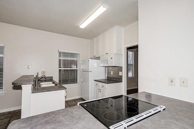 Building Photo - 7897 Bentwood Cir