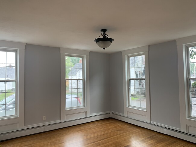 Living room - 10 Maple Cir