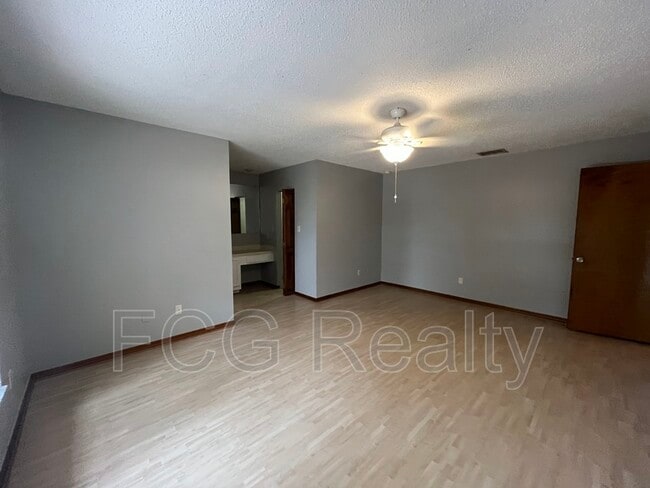 Building Photo - 3701 Martin St