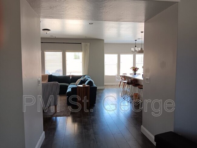 Foto del edificio - 3304 East 3050 S St