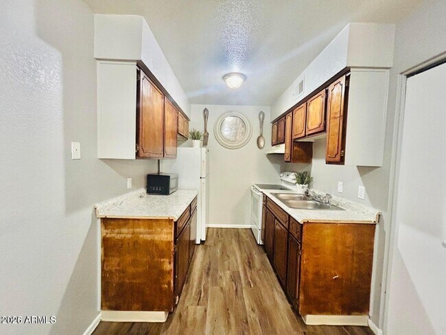Building Photo - 240 S Doran
