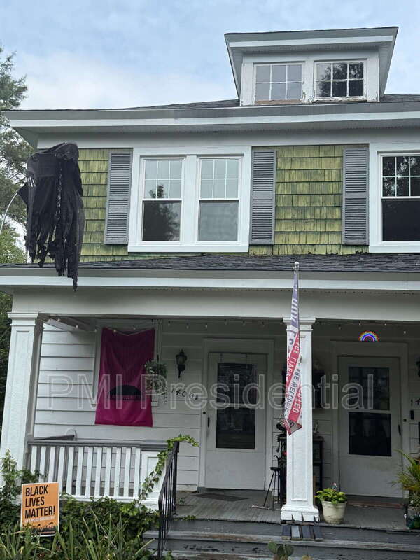 Building Photo - 1400 Bellevue Ave