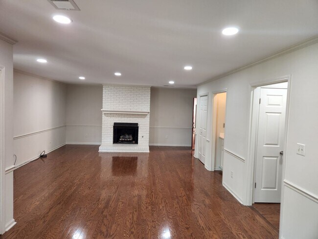 Foto del edificio - 416 Shallow Creek Rd