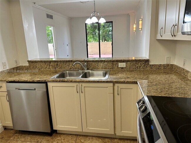 Foto del edificio - 8440 SW 8th St