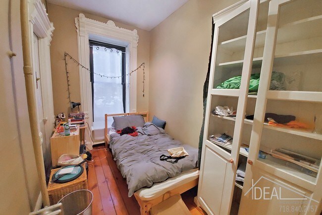 Building Photo - 476 7th Street #UNIT2R