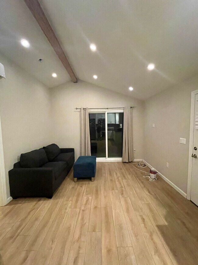 Foto del edificio - 12960 Landale St