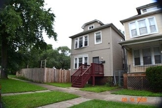 Building Photo - 8426 S Brandon Ave