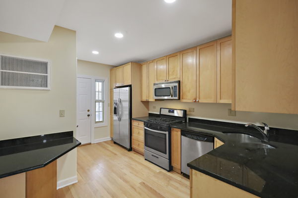 Kitchen - 2707 W Albion Ave