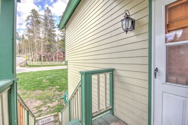 Foto del edificio - Breck Downtown Duplex.  Best location in all of Breck.  3 Bedroom.  GEAR GARAGE.