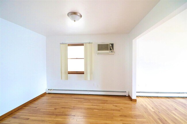 Building Photo - 108 Paterson St