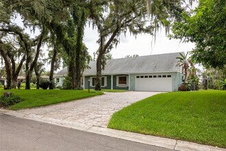 Building Photo - 615 Valle Vista Dr